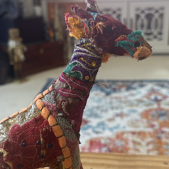 Portofino Home Boho Handcrafted Indian Paper Mache Sari Fabric Giraffe Figurine. - Picture 4 of 9